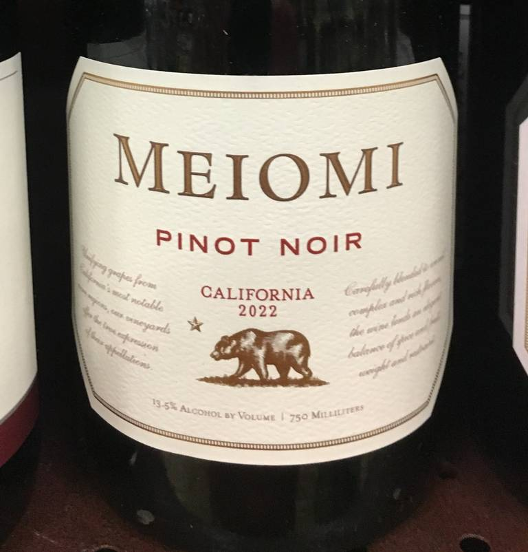 Meiomi Bottle Close-Up